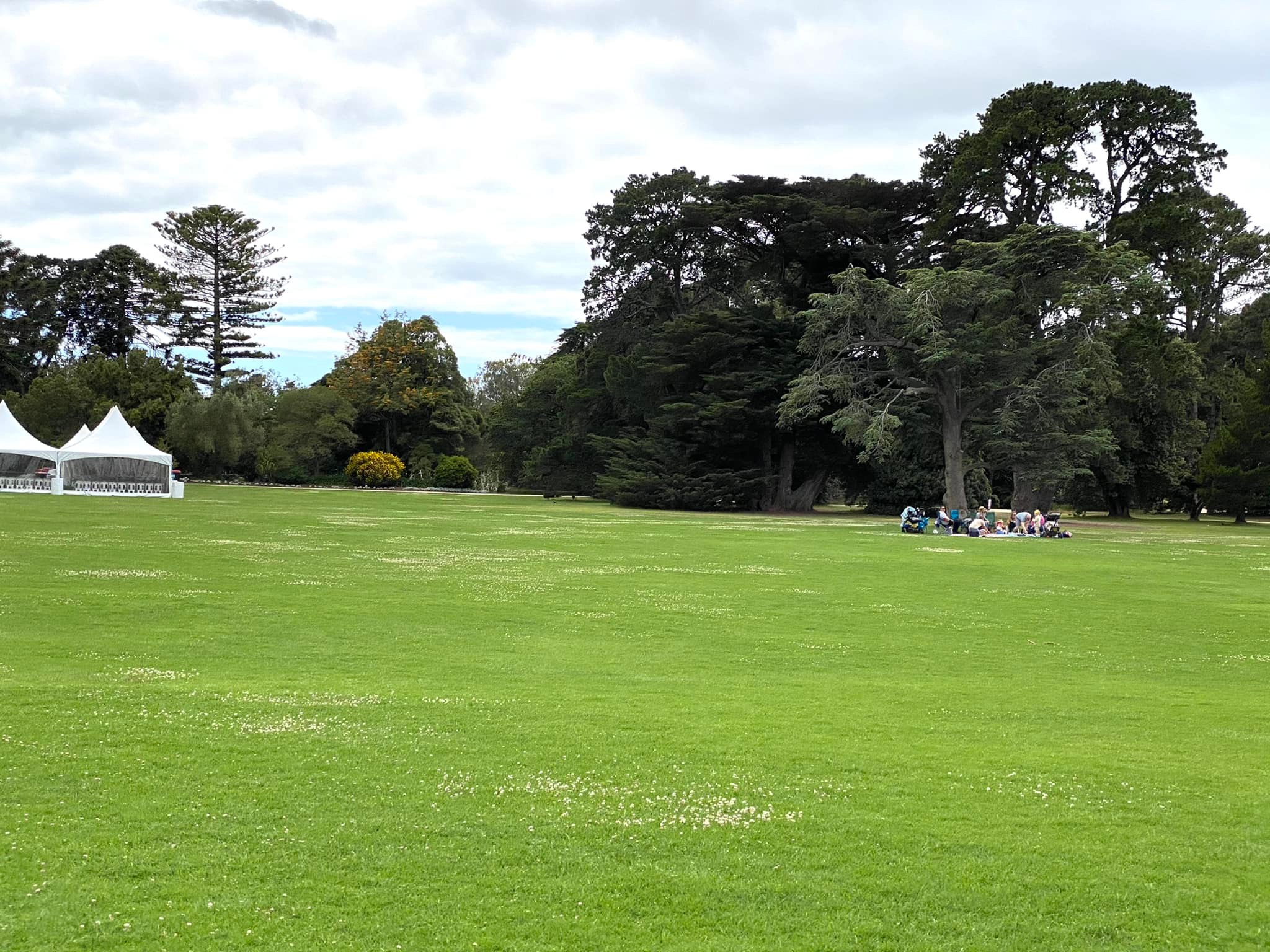 C&ocirc;ng vi&ecirc;n v&agrave; l&acirc;u đ&agrave;i Werribee