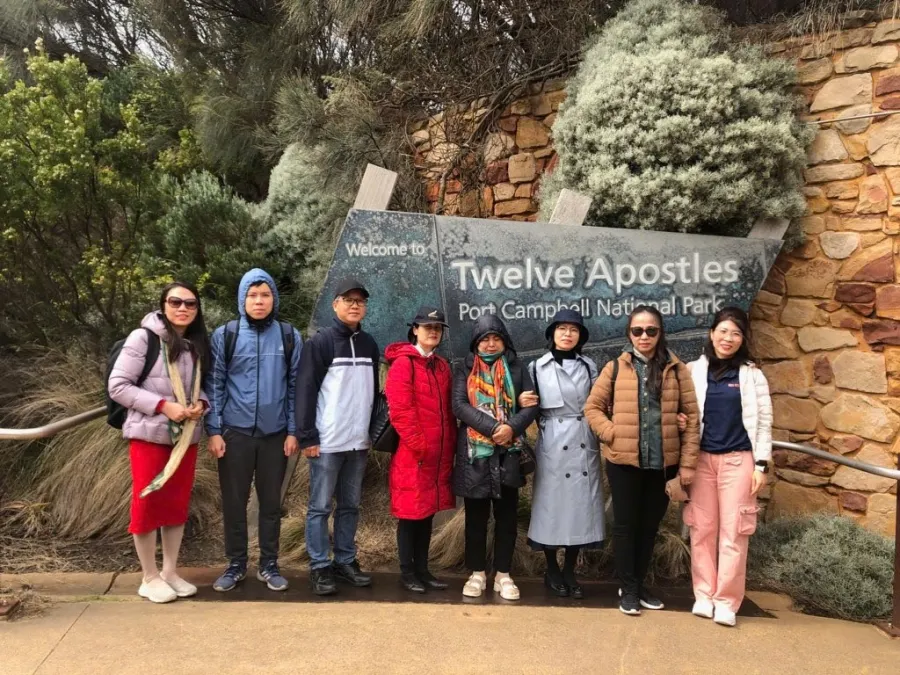 item image 455 album của tour Great Ocean Road  và 12 vị tông đồ