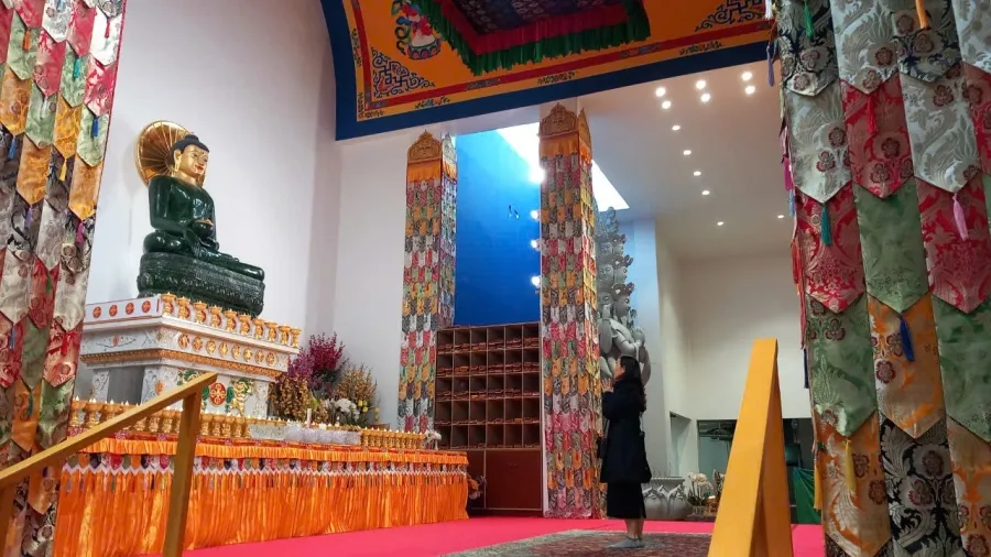 item image 437 album của tour Chùa phật ngọc Bendigo và hoa